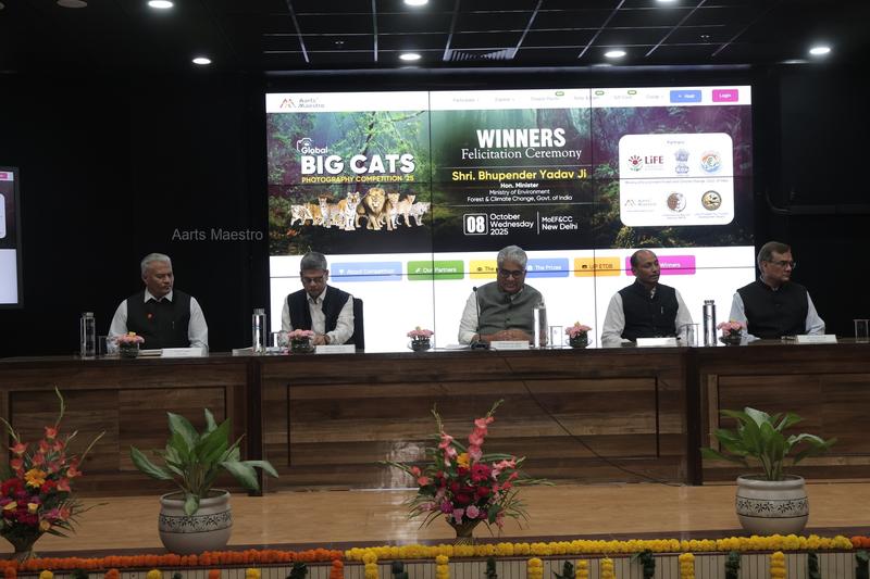 Hon. Minister Shri Bhupender Yadav and Dignitaries seated at the dais